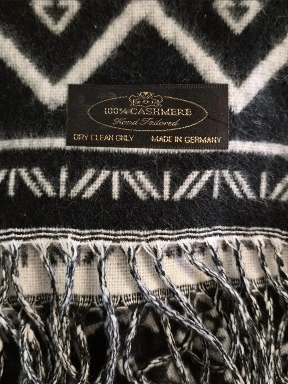 100% Cashmere Hand-Tailored Black & White Fringe Scarf - Made in Germany